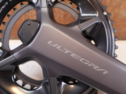Kurbel von Shimano, Shimano Ultegra FC-R8100-P Powermeter Kurbel 172.5mm 50-34Z vor USEDBIKES-OB.DE Hintergrund