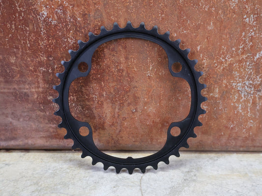 Kettenblatt von Shimano, SHIMANO ULTEGRA KETTENBLATT FC - 8100 / 36 ZÄHNE vor USEDBIKES - OB.DE Hintergrund