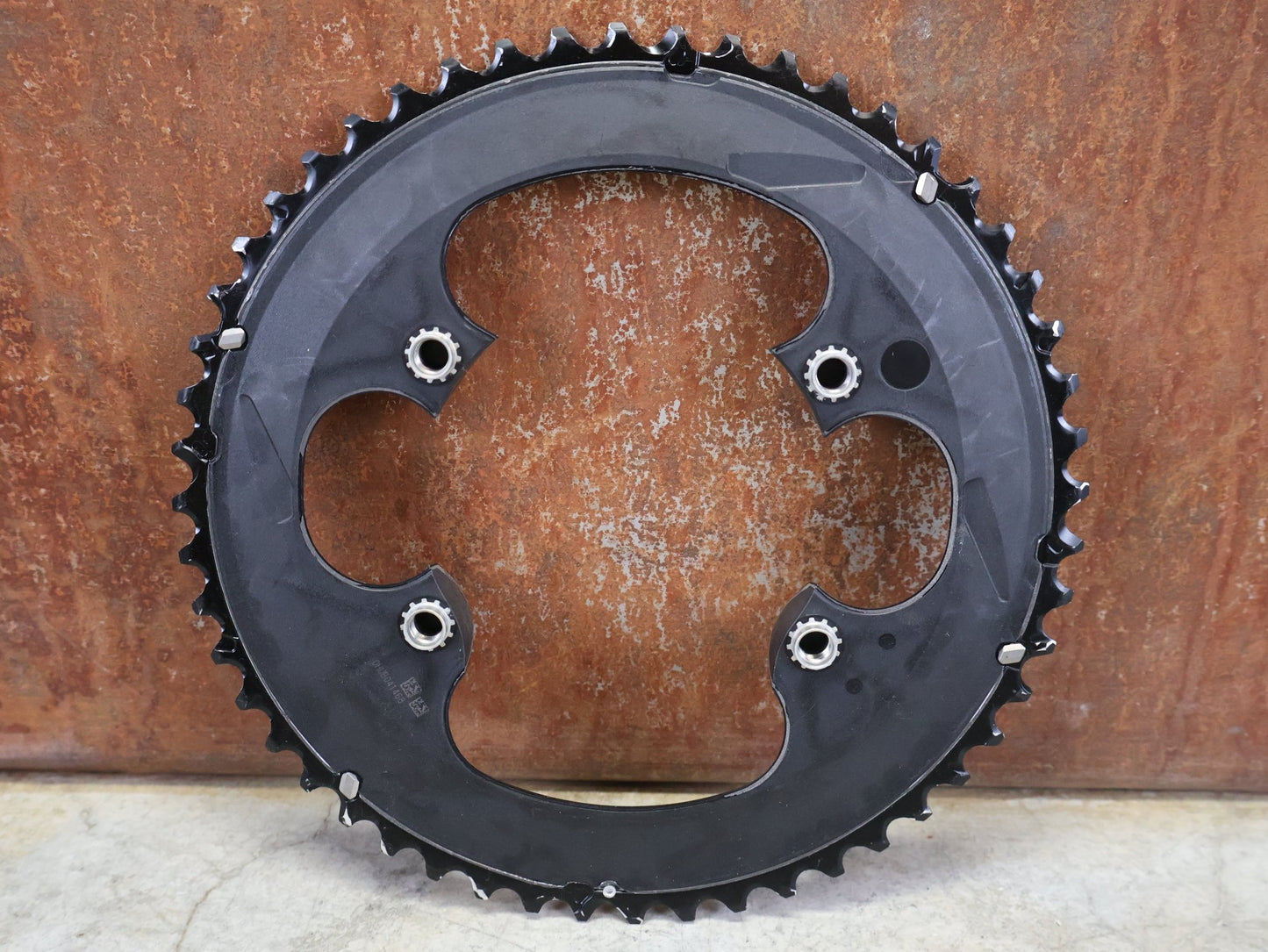 Kettenblatt von Shimano, SHIMANO ULTEGRA KETTENBLATT FC - 8100 / 52 ZÄHNE vor USEDBIKES - OB.DE Hintergrund