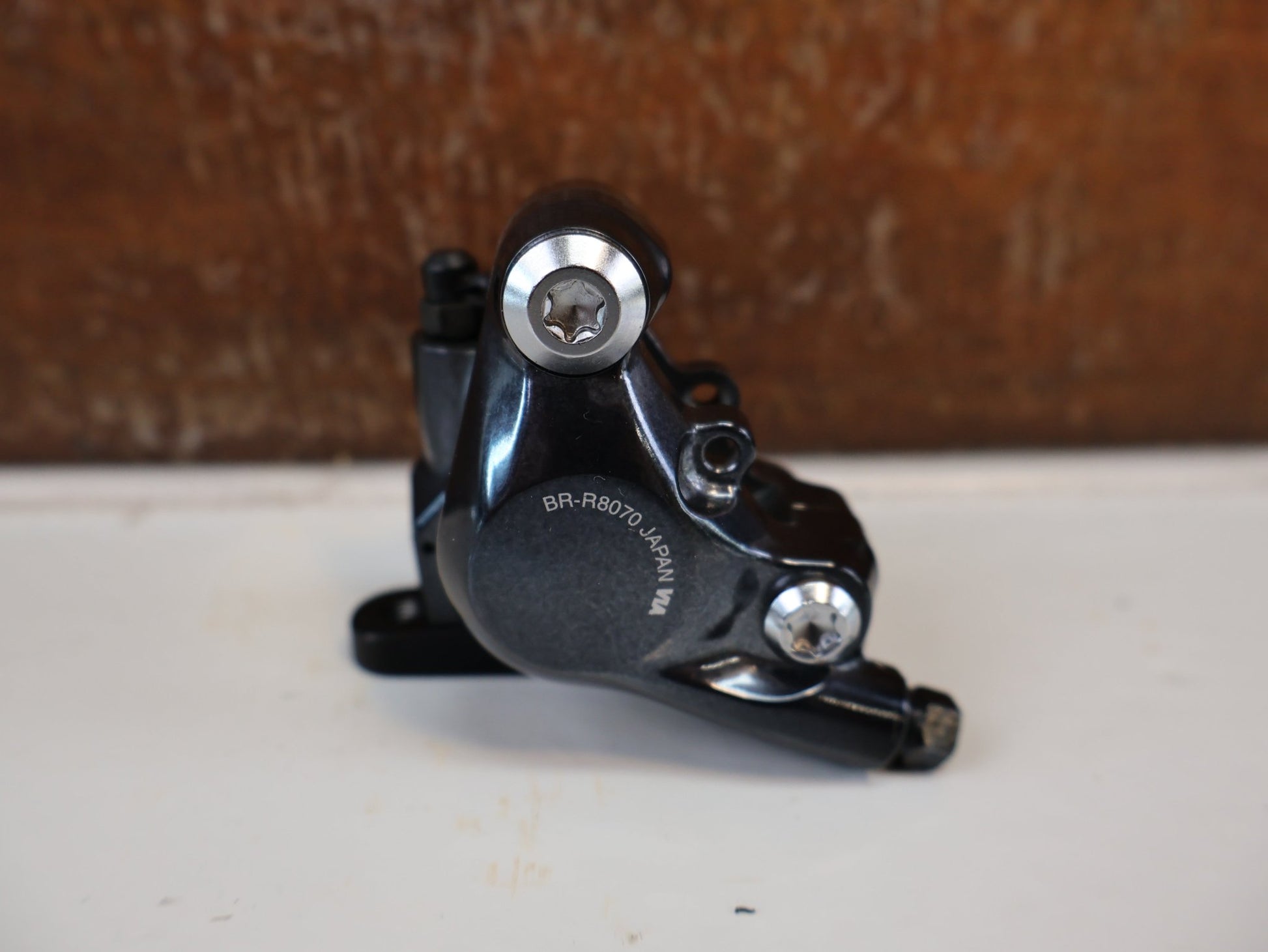 Schaltgruppen von Shimano, SHIMANO ULTEGRA R8020 R8025 / SCHALTGRUPPE 2X11 FACH / SCHEIBENBREMSE vor USEDBIKES-OB.DE Hintergrund