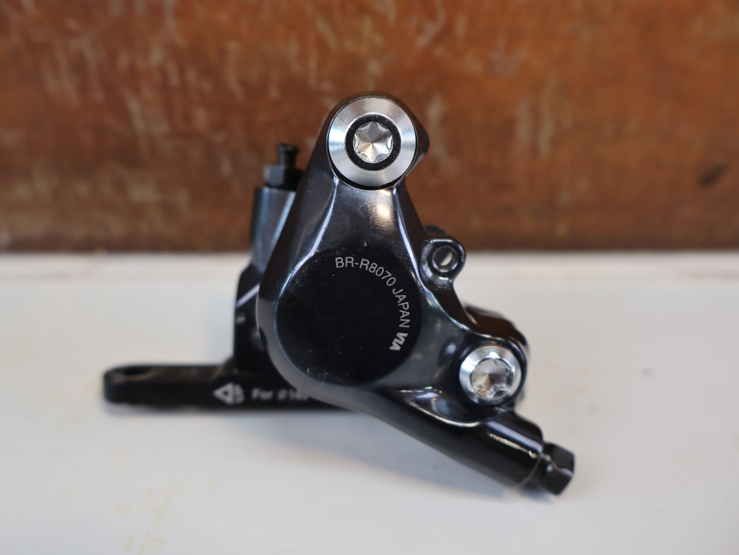 Schaltgruppen von Shimano, SHIMANO ULTEGRA R8020 R8025 / SCHALTGRUPPE 2X11 FACH / SCHEIBENBREMSE vor USEDBIKES-OB.DE Hintergrund