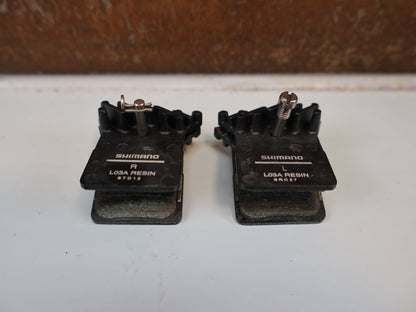Schaltgruppen von Shimano, SHIMANO ULTEGRA R8020 R8025 / SCHALTGRUPPE 2X11 FACH / SCHEIBENBREMSE vor USEDBIKES-OB.DE Hintergrund