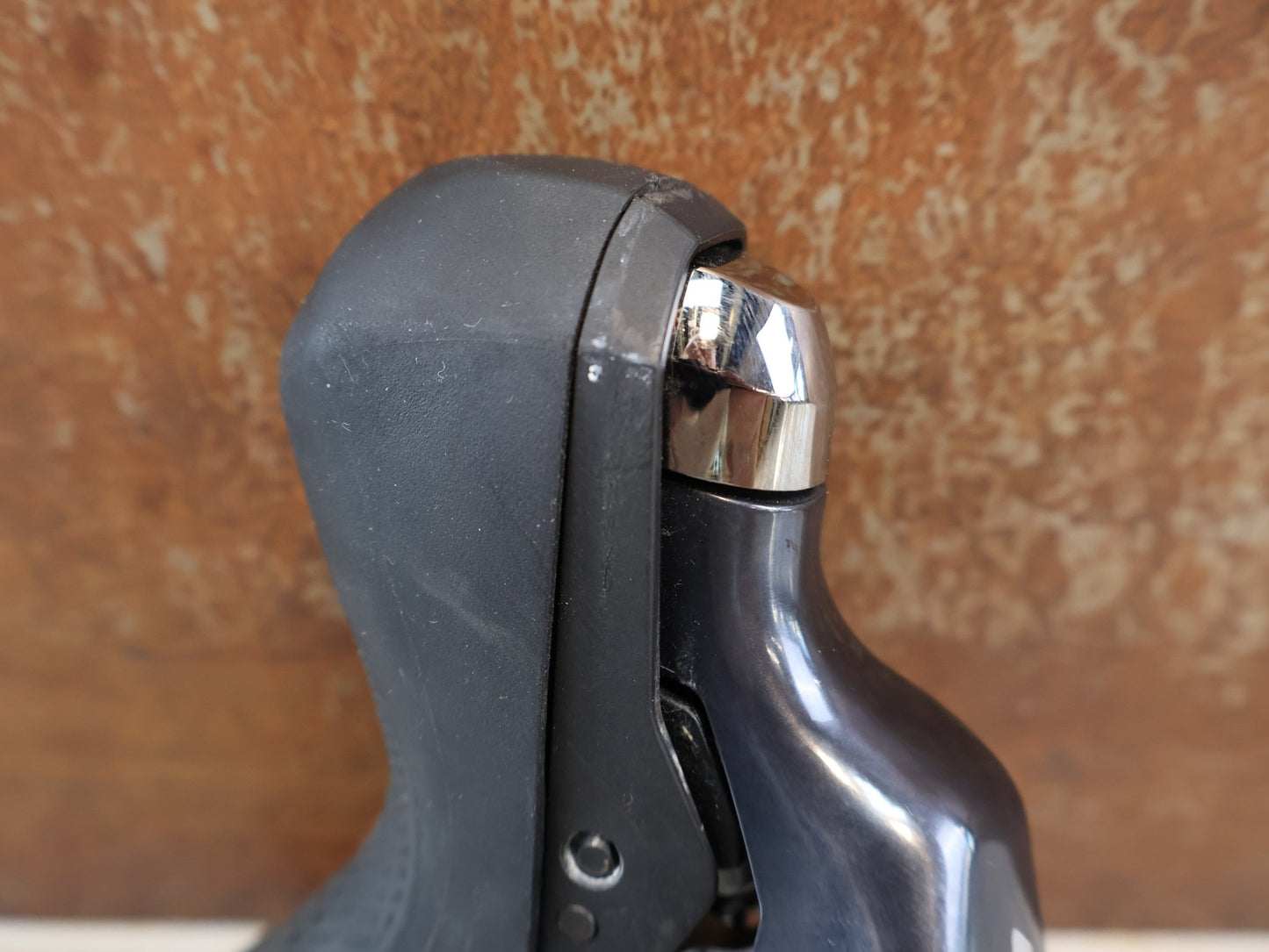 Schaltgruppen von Shimano, SHIMANO ULTEGRA R8020 R8025 / SCHALTGRUPPE 2X11 FACH / SCHEIBENBREMSE vor USEDBIKES-OB.DE Hintergrund