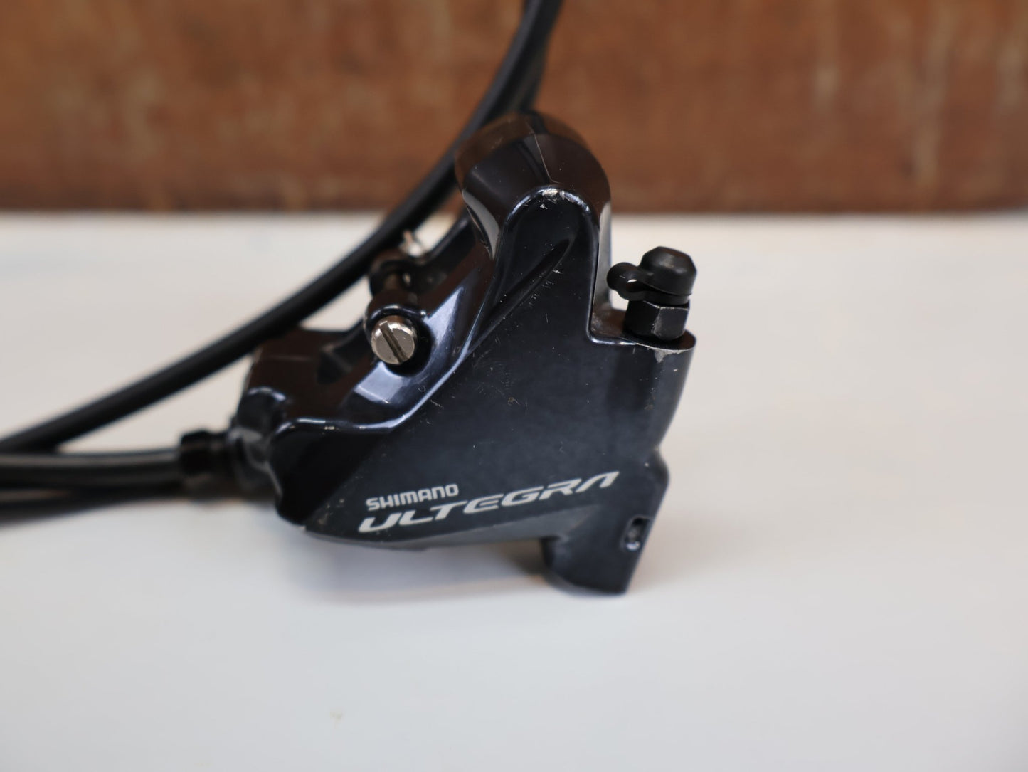 Schaltgruppen von Shimano, SHIMANO ULTEGRA R8050/8070 DI2 GRUPPE / 2X11 - FACH / SS - SCHALTWERK / DISC vor USEDBIKES - OB.DE Hintergrund