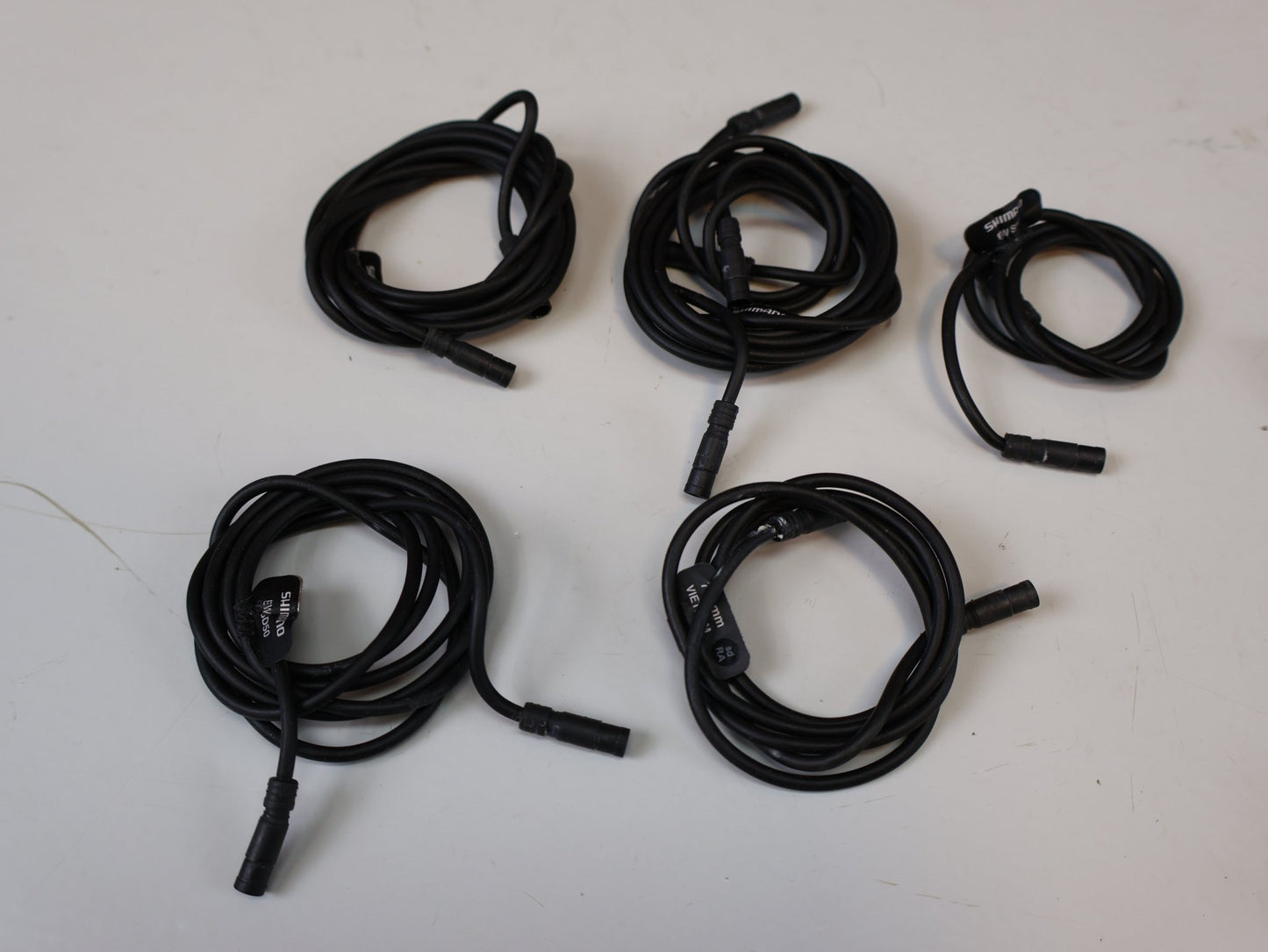 Schaltgruppen von Shimano, SHIMANO ULTEGRA R8050/8070 DI2 SCHALTGRUPPE / 2X11-FACH / GS-SCHALTWERK / DISC vor USEDBIKES-OB.DE Hintergrund