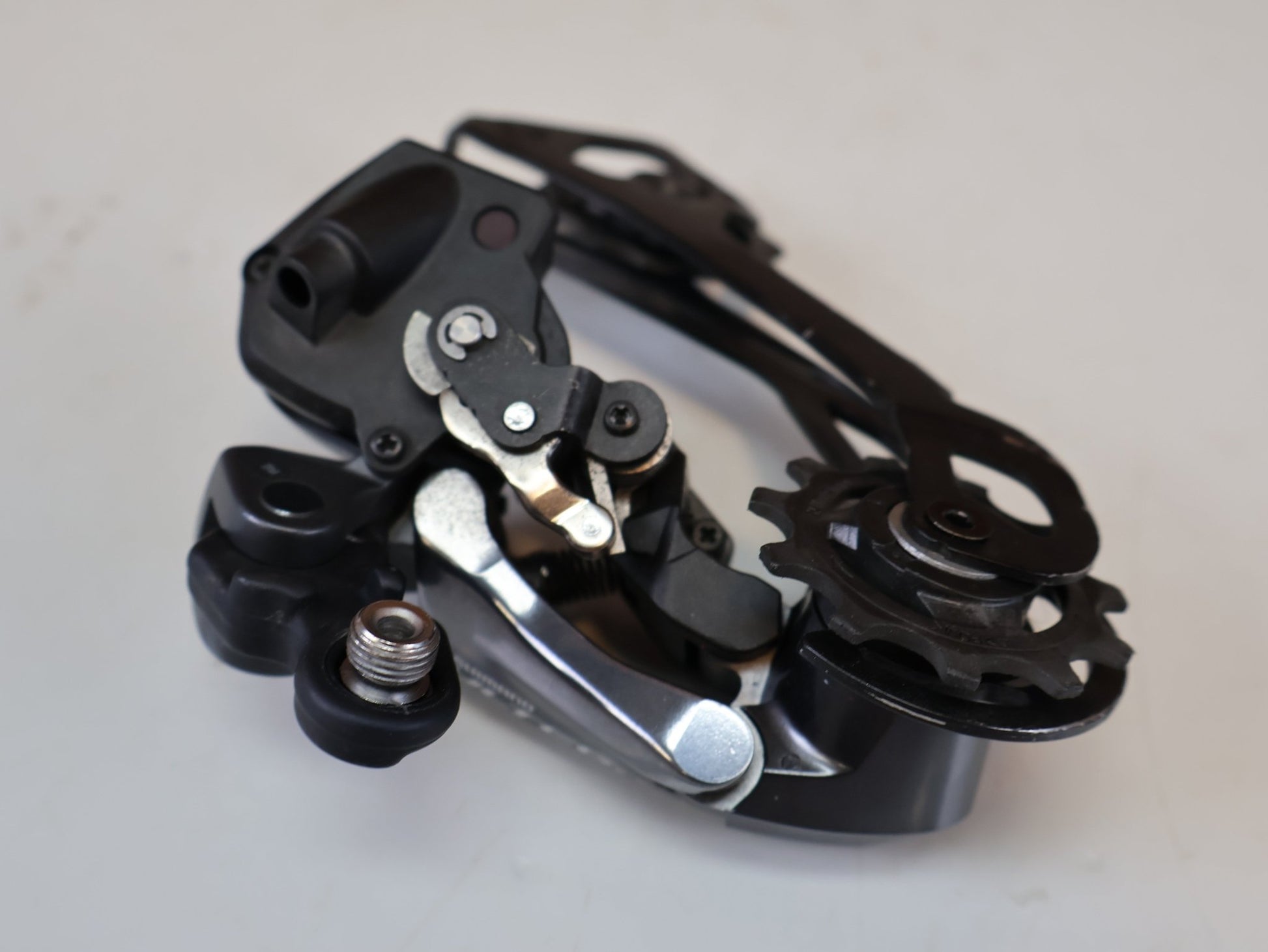 Schaltgruppen von Shimano, SHIMANO ULTEGRA R8050/8070 DI2 SCHALTGRUPPE / 2X11-FACH / GS-SCHALTWERK / DISC vor USEDBIKES-OB.DE Hintergrund