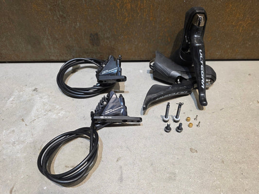 Brems - / Schalthebel von Shimano, SHIMANO ULTEGRA SCHALT - / BREMSE SET DISC ST - R8020 / BR - R8070 VORNE & HINTEN vor USEDBIKES - OB.DE Hintergrund