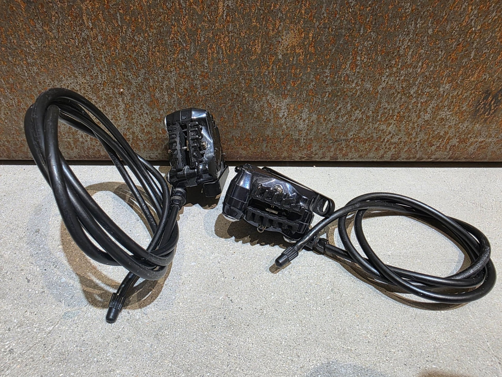 Brems - / Schalthebel von Shimano, SHIMANO ULTEGRA SCHALT - / BREMSE SET DISC ST - R8020 / BR - R8070 VORNE & HINTEN vor USEDBIKES - OB.DE Hintergrund