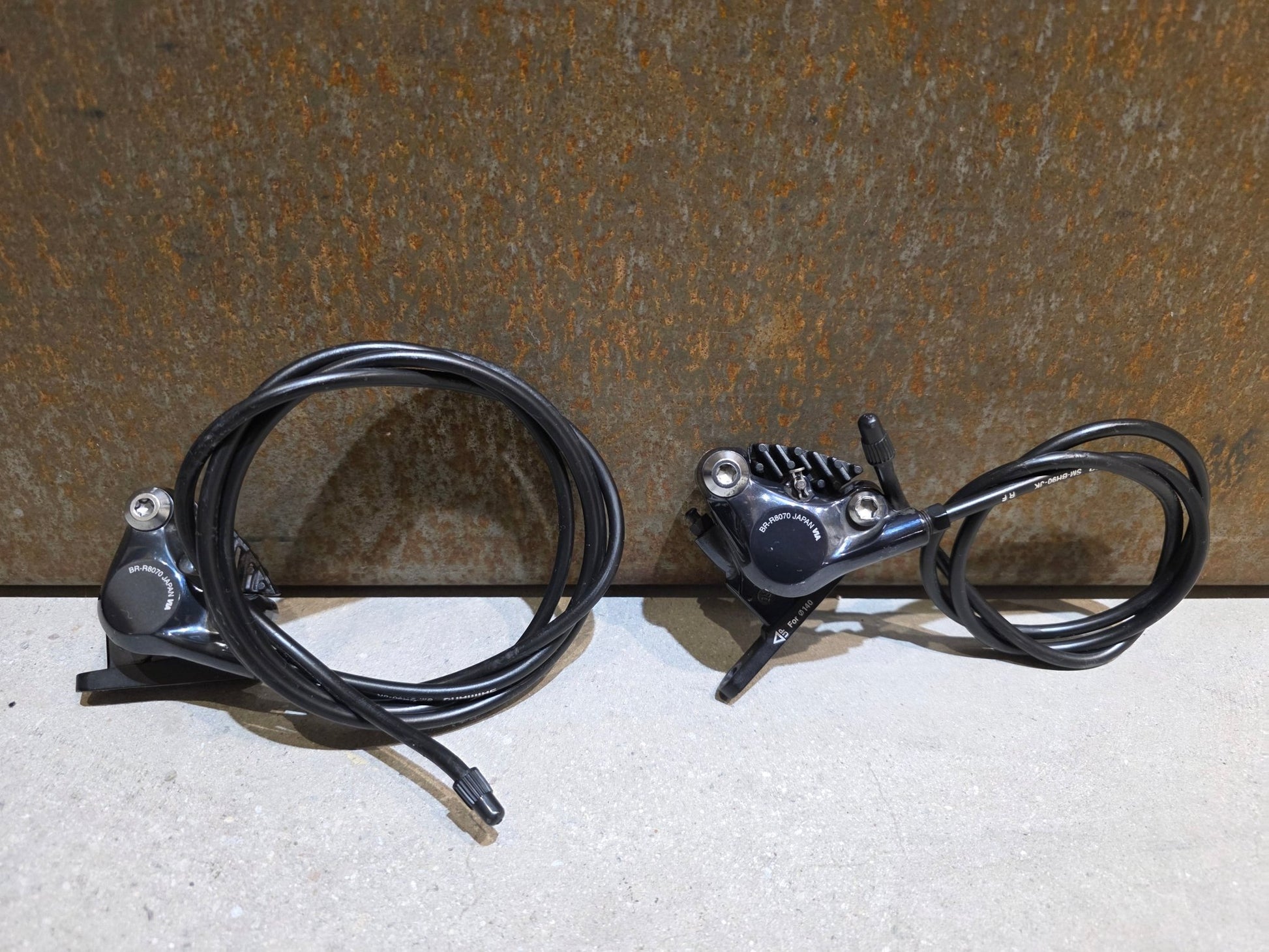Brems - / Schalthebel von Shimano, SHIMANO ULTEGRA SCHALT - / BREMSE SET DISC ST - R8020 / BR - R8070 VORNE & HINTEN vor USEDBIKES - OB.DE Hintergrund