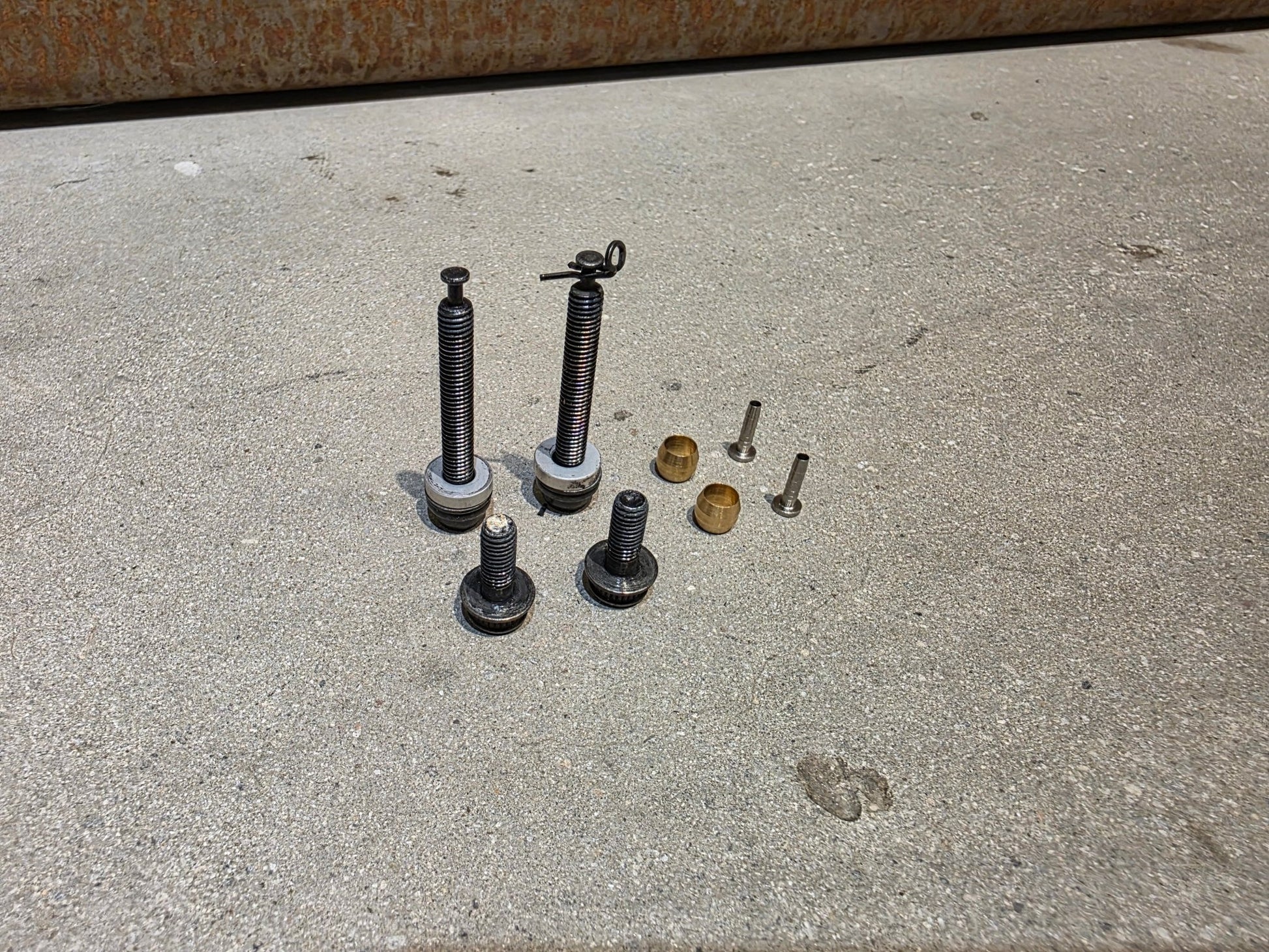 Brems - / Schalthebel von Shimano, SHIMANO ULTEGRA SCHALT - / BREMSE SET DISC ST - R8020 / BR - R8070 VORNE & HINTEN vor USEDBIKES - OB.DE Hintergrund
