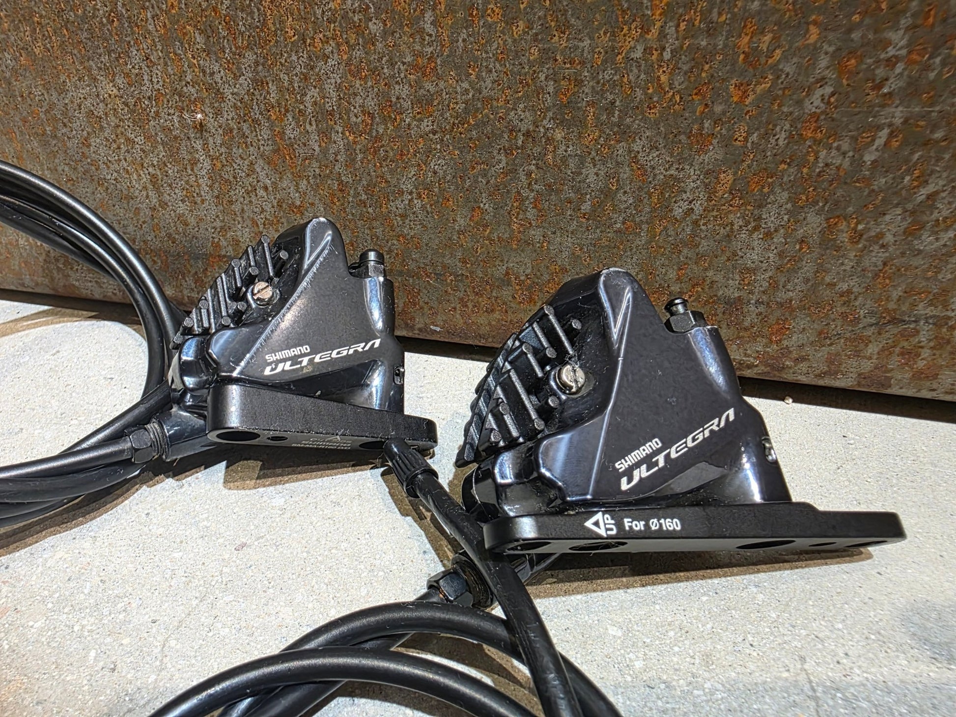 Brems - / Schalthebel von Shimano, SHIMANO ULTEGRA SCHALT - / BREMSE SET DISC ST - R8020 / BR - R8070 VORNE & HINTEN vor USEDBIKES - OB.DE Hintergrund