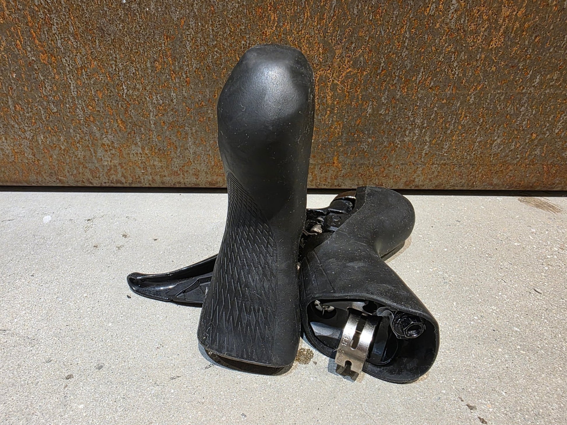 Brems - / Schalthebel von Shimano, SHIMANO ULTEGRA SCHALT - / BREMSE SET DISC ST - R8020 / BR - R8070 VORNE & HINTEN vor USEDBIKES - OB.DE Hintergrund