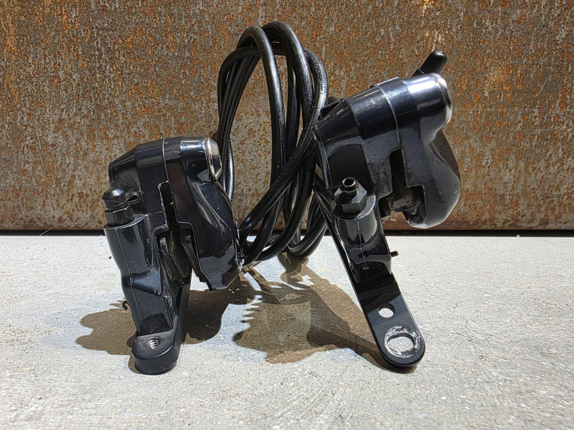 Brems - / Schalthebel von Shimano, SHIMANO ULTEGRA SCHALT - / BREMSE SET DISC ST - R8020 / BR - R8070 VORNE & HINTEN vor USEDBIKES - OB.DE Hintergrund