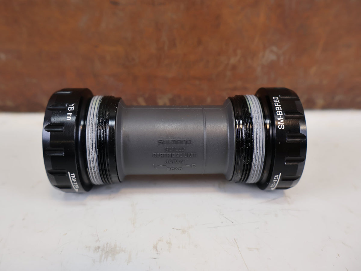 Innenlager von Shimano, Shimano Ultegra SM-BBR60 BSA Innenlager ISMBBR60B vor USEDBIKES-OB.DE Hintergrund