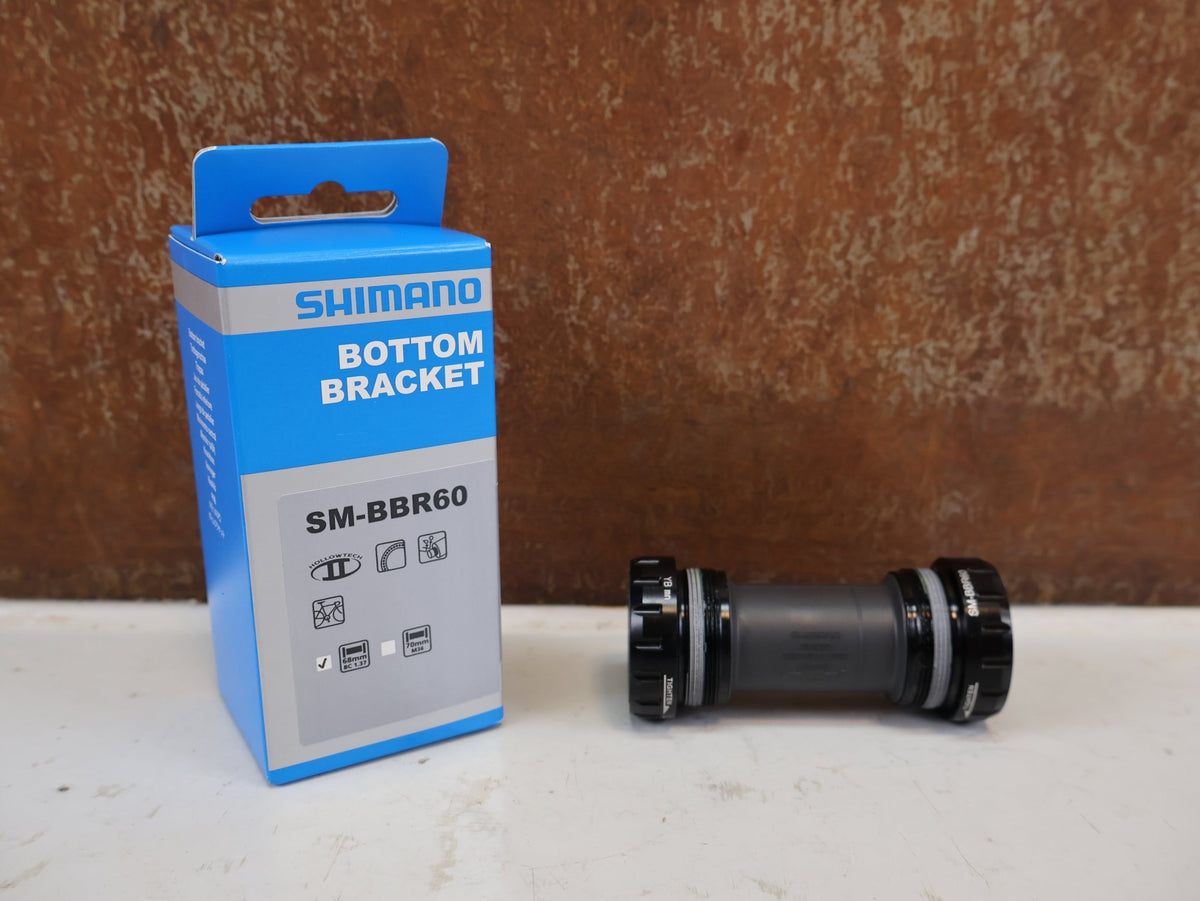 Innenlager von Shimano, Shimano Ultegra SM-BBR60 BSA Innenlager ISMBBR60B vor USEDBIKES-OB.DE Hintergrund