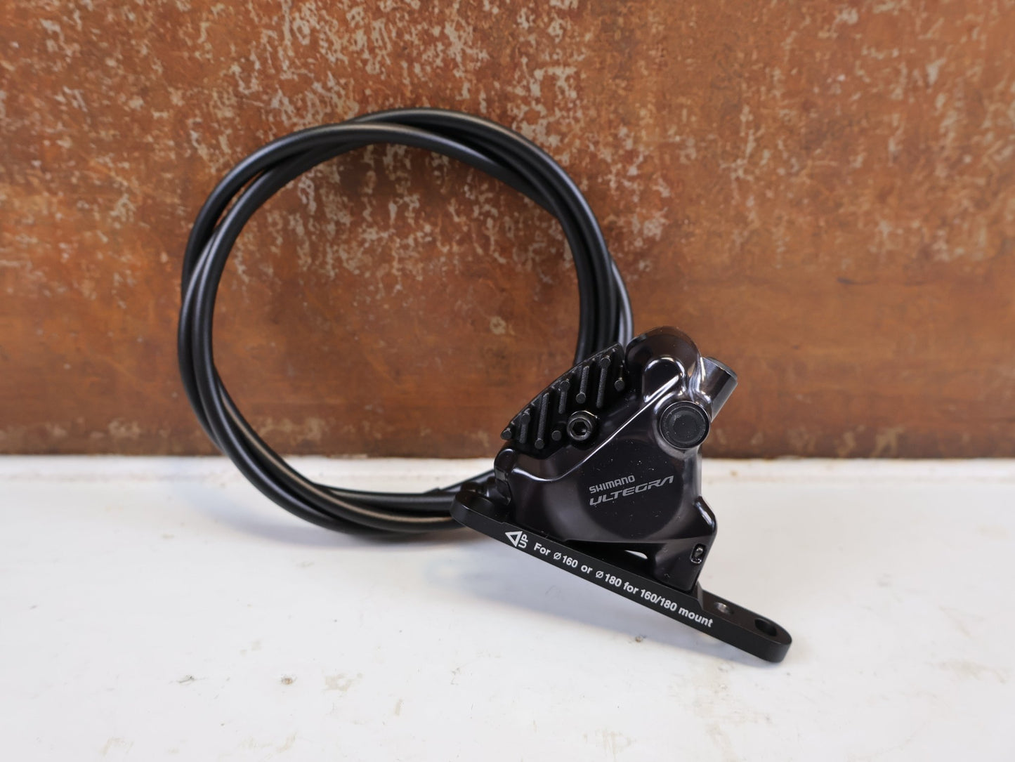 Brems-/ Schalthebel von Shimano, SHIMANO ULTEGRA ST-R8170 / BR-R8170 SCHEIBENBREMSE VORNE vor USEDBIKES-OB.DE Hintergrund
