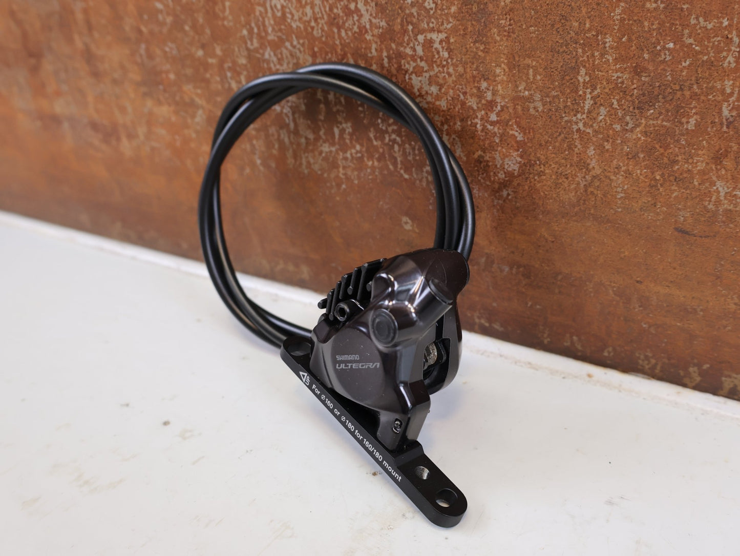 Brems-/ Schalthebel von Shimano, SHIMANO ULTEGRA ST-R8170 / BR-R8170 SCHEIBENBREMSE VORNE vor USEDBIKES-OB.DE Hintergrund