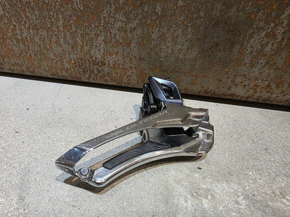 Schaltungsteile von Shimano, SHIMANO ULTEGRA UMWERFER FD - R8000 ANLÖT 2 X 11 FACH vor USEDBIKES - OB.DE Hintergrund