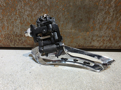 Schaltungsteile von Shimano, SHIMANO ULTEGRA UMWERFER FD - R8000 ANLÖT 2 X 11 FACH vor USEDBIKES - OB.DE Hintergrund