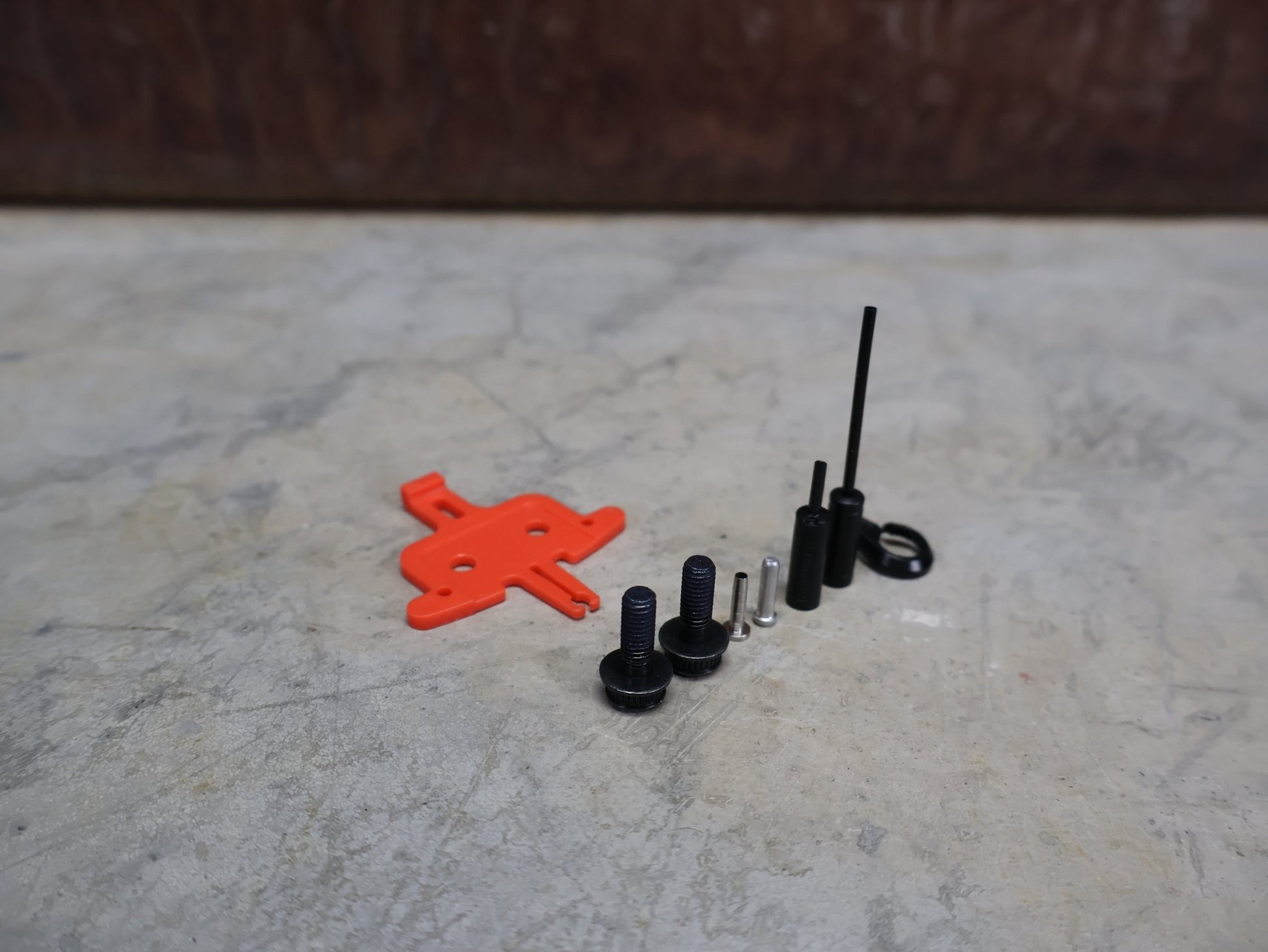 Brems - / Schalthebel von Shimano, SHIMANO ULTGERA SCHEIBENBREMSE ST - R8020 / BR - R8070 vor USEDBIKES - OB.DE Hintergrund