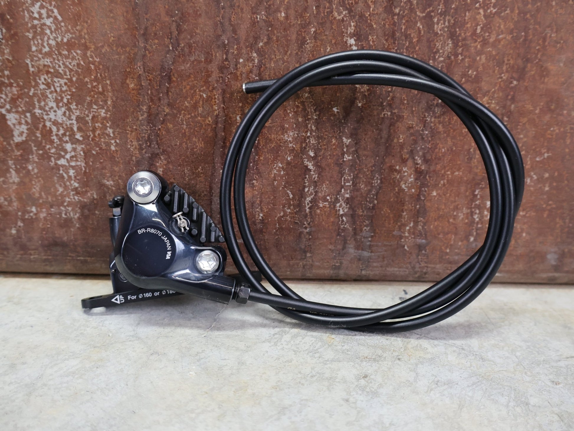 Brems - / Schalthebel von Shimano, SHIMANO ULTGERA SCHEIBENBREMSE ST - R8020 / BR - R8070 vor USEDBIKES - OB.DE Hintergrund