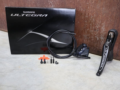 Brems - / Schalthebel von Shimano, SHIMANO ULTGERA SCHEIBENBREMSE ST - R8020 / BR - R8070 vor USEDBIKES - OB.DE Hintergrund