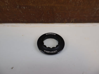 Bremsscheibe von Shimano, SHIMANO XTR BREMSSCHEIBE RT-MT900 / 180 MM / CENTERLOCK / INNENVERZAHNT vor USEDBIKES-OB.DE Hintergrund