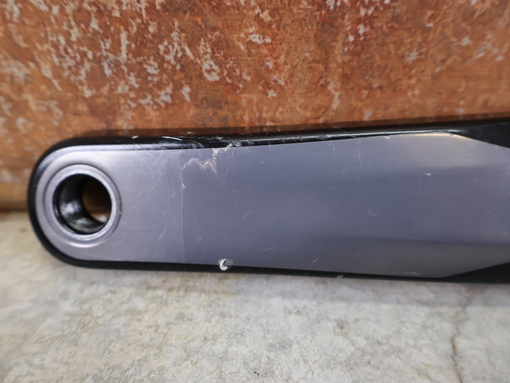 Kurbel von Shimano, SHIMANO XTR FC - M9100 - 1 KURBEL – 1 - FACH / 175 MM / HOLLOWTECH II – OHNE KETTENBLATT vor USEDBIKES - OB.DE Hintergrund