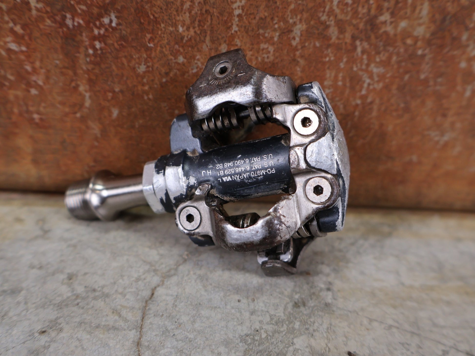 Pedale von Shimano, SHIMANO XTR PEDALE PD - M970 / PD - M – SPD / XC & MARATHON – 332 G (PAAR) vor USEDBIKES - OB.DE Hintergrund