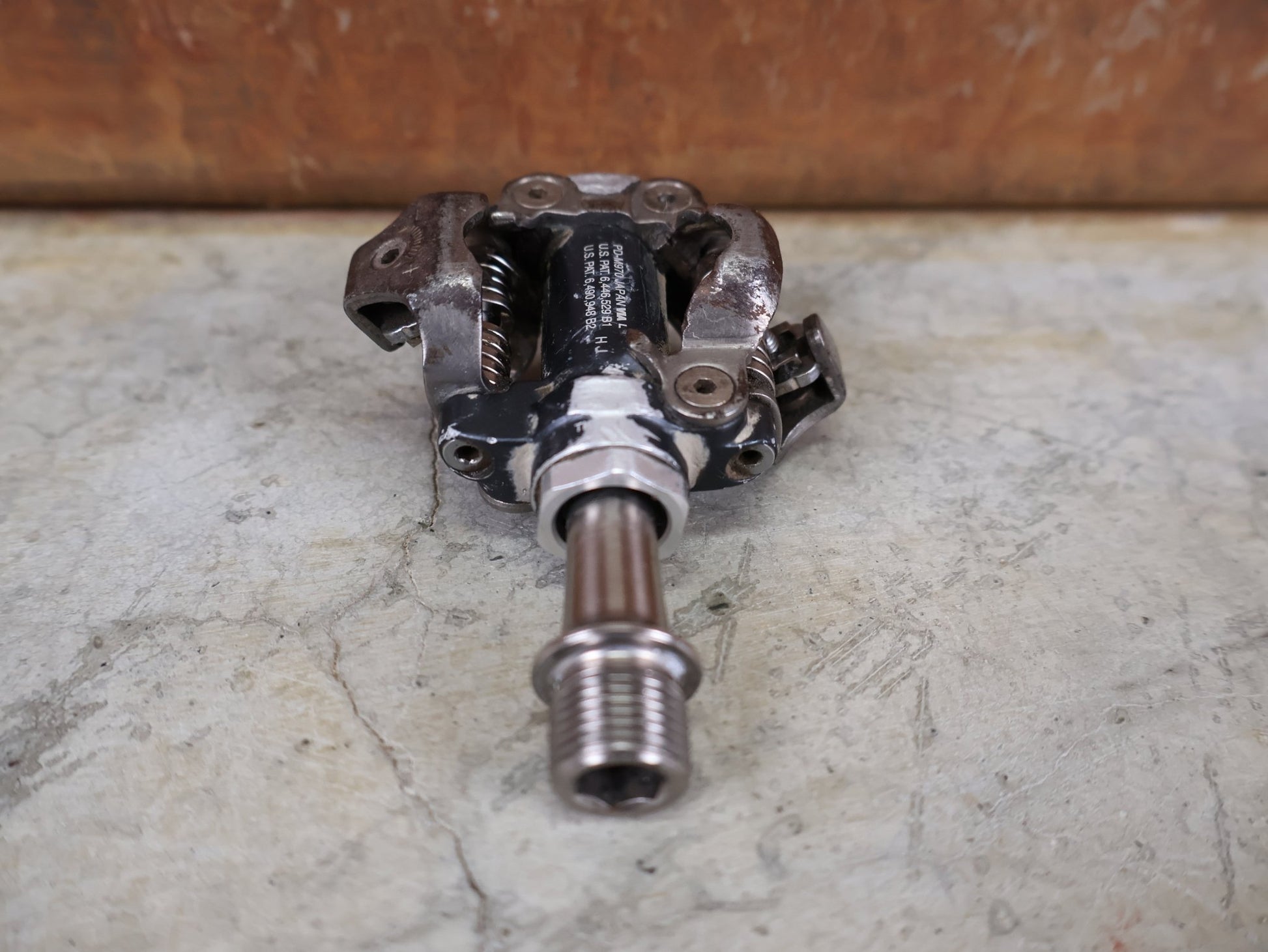 Pedale von Shimano, SHIMANO XTR PEDALE PD - M970 / PD - M – SPD / XC & MARATHON – 332 G (PAAR) vor USEDBIKES - OB.DE Hintergrund