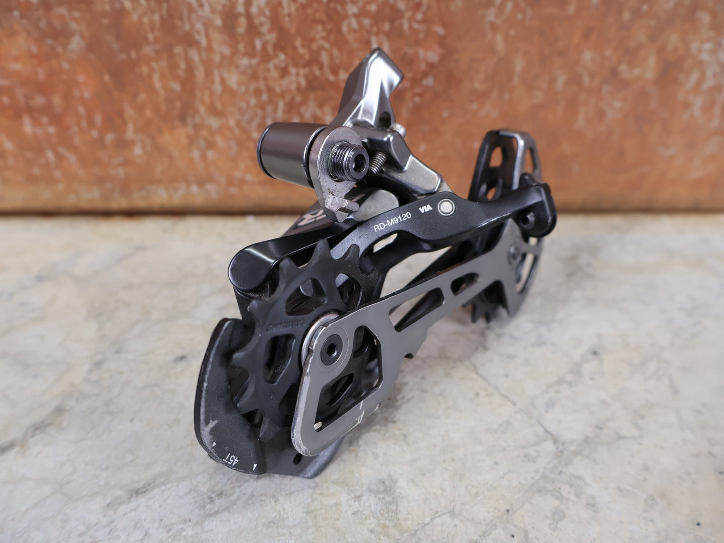 Kurbel von Shimano, SHIMANO XTR RD - M9120 - SGS SCHALTWERK / 12 - FACH – SHADOW+ / LANGER KÄFIG – 10–45 Z vor USEDBIKES - OB.DE Hintergrund