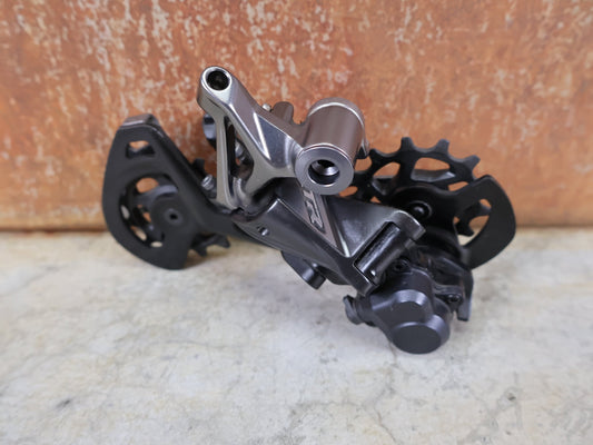 Kurbel von Shimano, SHIMANO XTR RD - M9120 - SGS SCHALTWERK / 12 - FACH – SHADOW+ / LANGER KÄFIG – 10–45 Z vor USEDBIKES - OB.DE Hintergrund