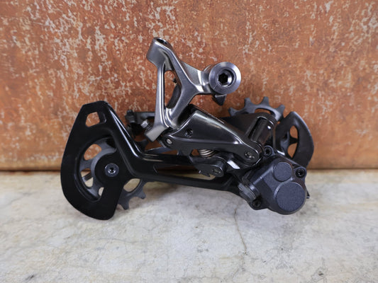 Kurbel von Shimano, SHIMANO XTR RD - M9120 - SGS SCHALTWERK / 12 - FACH – SHADOW+ / LANGER KÄFIG – 10–45 Z vor USEDBIKES - OB.DE Hintergrund