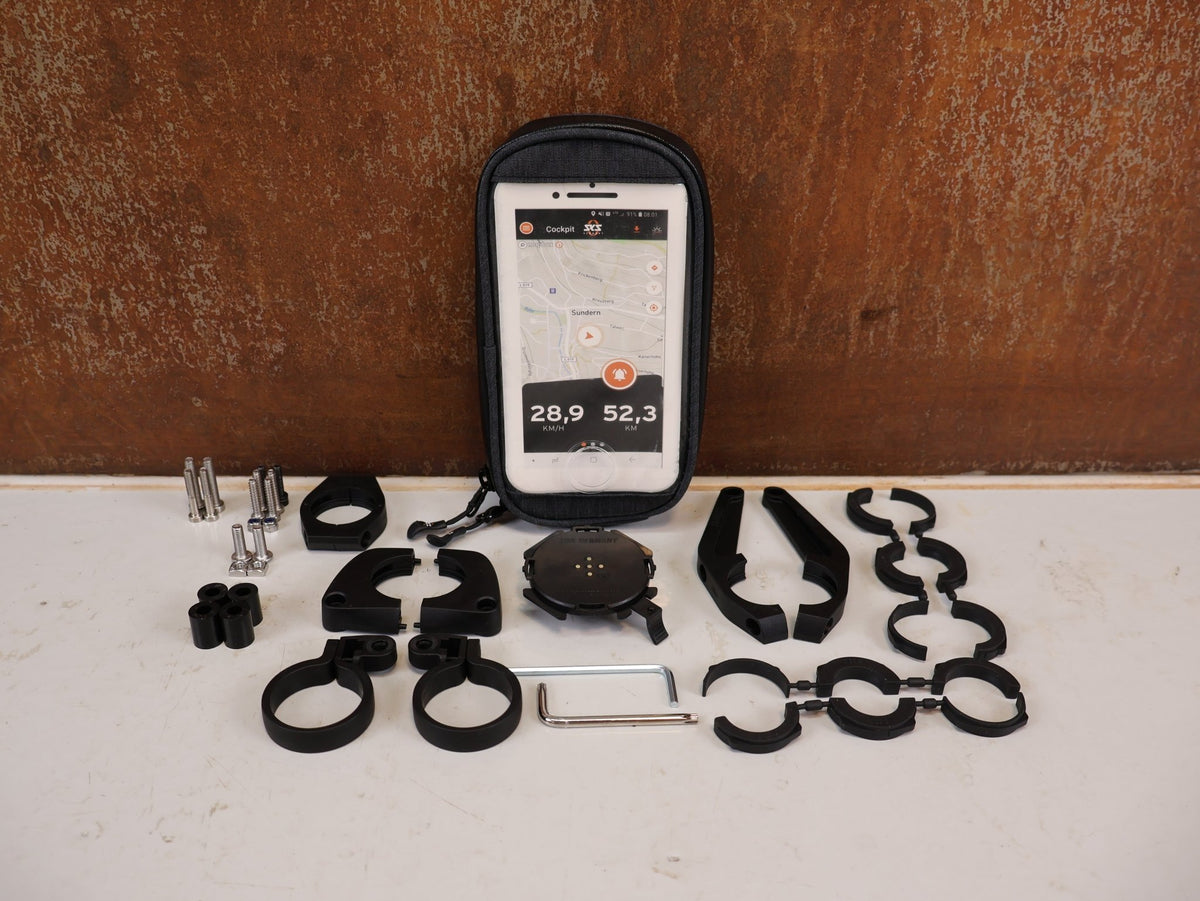 Computerhalterung von SKS Germany, SKS COMPIT+ SMARTPHONE HALTERUNG SMARTBAG OHNE POWERBANK vor USEDBIKES-OB.DE Hintergrund