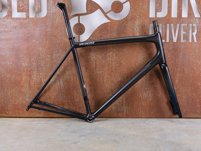 Rennradrahmen von Specialized, SPECIALIZED AETHOS COMP RAHMENSET – FACT 10R CARBON / DISC – GRÖSSE 61 vor USEDBIKES - OB.DE Hintergrund