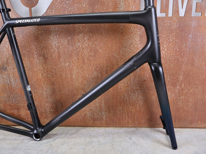 Rennradrahmen von Specialized, SPECIALIZED AETHOS COMP RAHMENSET – FACT 10R CARBON / DISC – GRÖSSE 61 vor USEDBIKES - OB.DE Hintergrund