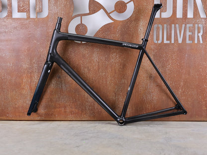 Rennradrahmen von Specialized, SPECIALIZED AETHOS COMP RAHMENSET – FACT 10R CARBON / DISC – GRÖSSE 61 vor USEDBIKES - OB.DE Hintergrund