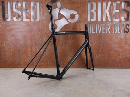 Rennradrahmen von Specialized, SPECIALIZED AETHOS COMP RAHMENSET – FACT 10R CARBON / DISC – GRÖSSE 61 vor USEDBIKES - OB.DE Hintergrund