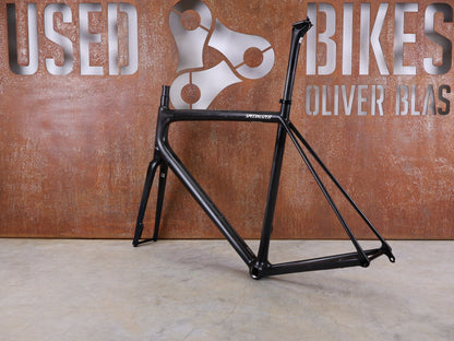 Rennradrahmen von Specialized, SPECIALIZED AETHOS COMP RAHMENSET – FACT 10R CARBON / DISC – GRÖSSE 61 vor USEDBIKES - OB.DE Hintergrund