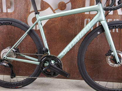 Rennrad von Specialized, SPECIALIZED AETHOS PRO CUSTOM / SHIMANO ULTEGRA DI2 / 54CM vor USEDBIKES - OB.DE Hintergrund