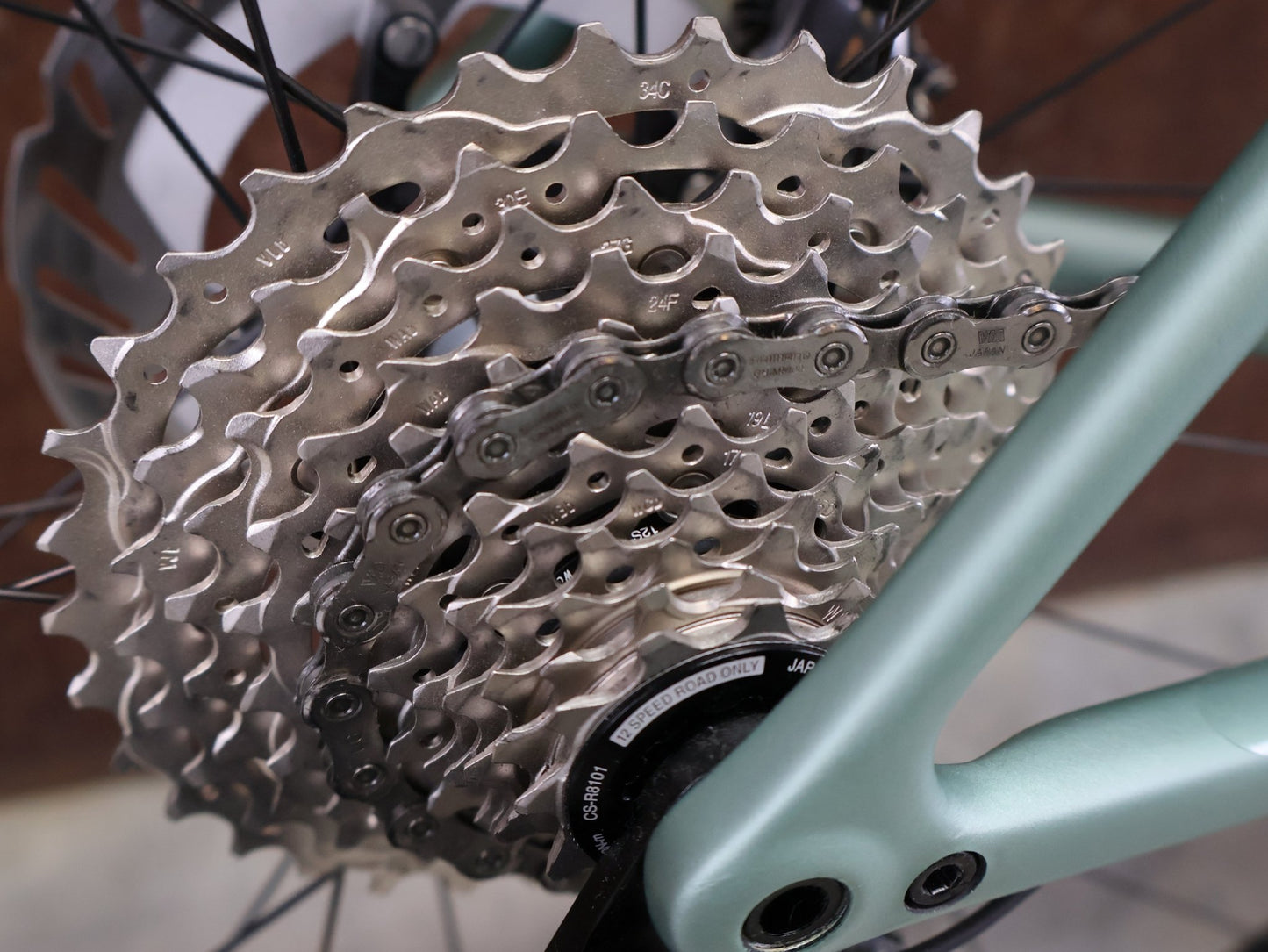 Rennrad von Specialized, SPECIALIZED AETHOS PRO CUSTOM / SHIMANO ULTEGRA DI2 / 54CM vor USEDBIKES - OB.DE Hintergrund