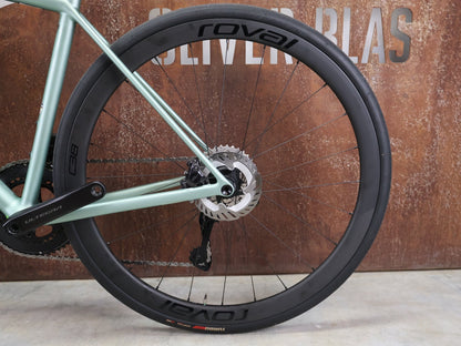 Rennrad von Specialized, SPECIALIZED AETHOS PRO CUSTOM / SHIMANO ULTEGRA DI2 / 54CM vor USEDBIKES - OB.DE Hintergrund