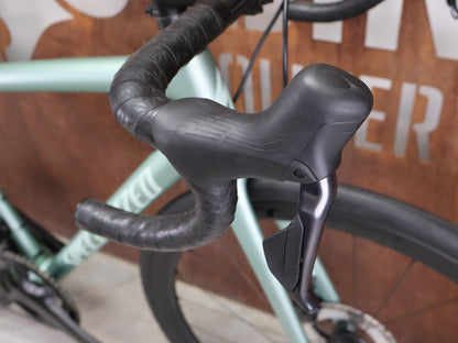 Rennrad von Specialized, SPECIALIZED AETHOS PRO CUSTOM / SHIMANO ULTEGRA DI2 / 54CM vor USEDBIKES - OB.DE Hintergrund