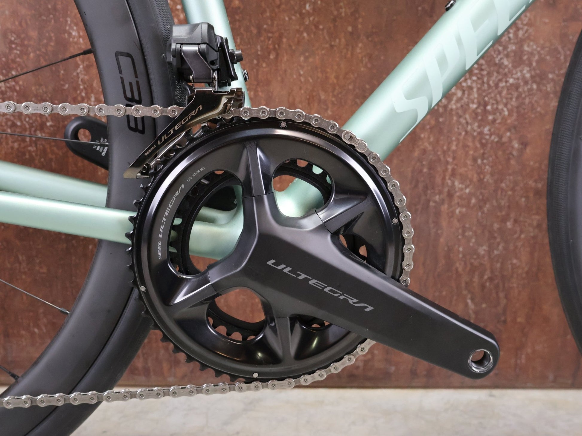 Rennrad von Specialized, SPECIALIZED AETHOS PRO CUSTOM / SHIMANO ULTEGRA DI2 / 54CM vor USEDBIKES - OB.DE Hintergrund