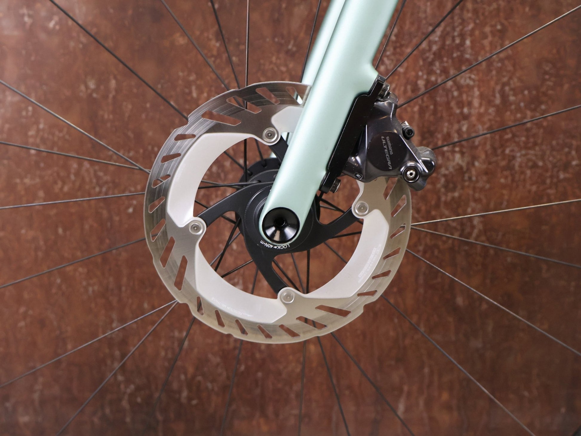 Rennrad von Specialized, SPECIALIZED AETHOS PRO CUSTOM / SHIMANO ULTEGRA DI2 / 54CM vor USEDBIKES - OB.DE Hintergrund