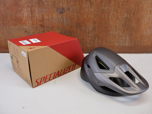 Helme von Specialized, SPECIALIZED CAMBER MTB HELM GR. XL 60-63CM SMOKE BLACK CE vor USEDBIKES-OB.DE Hintergrund