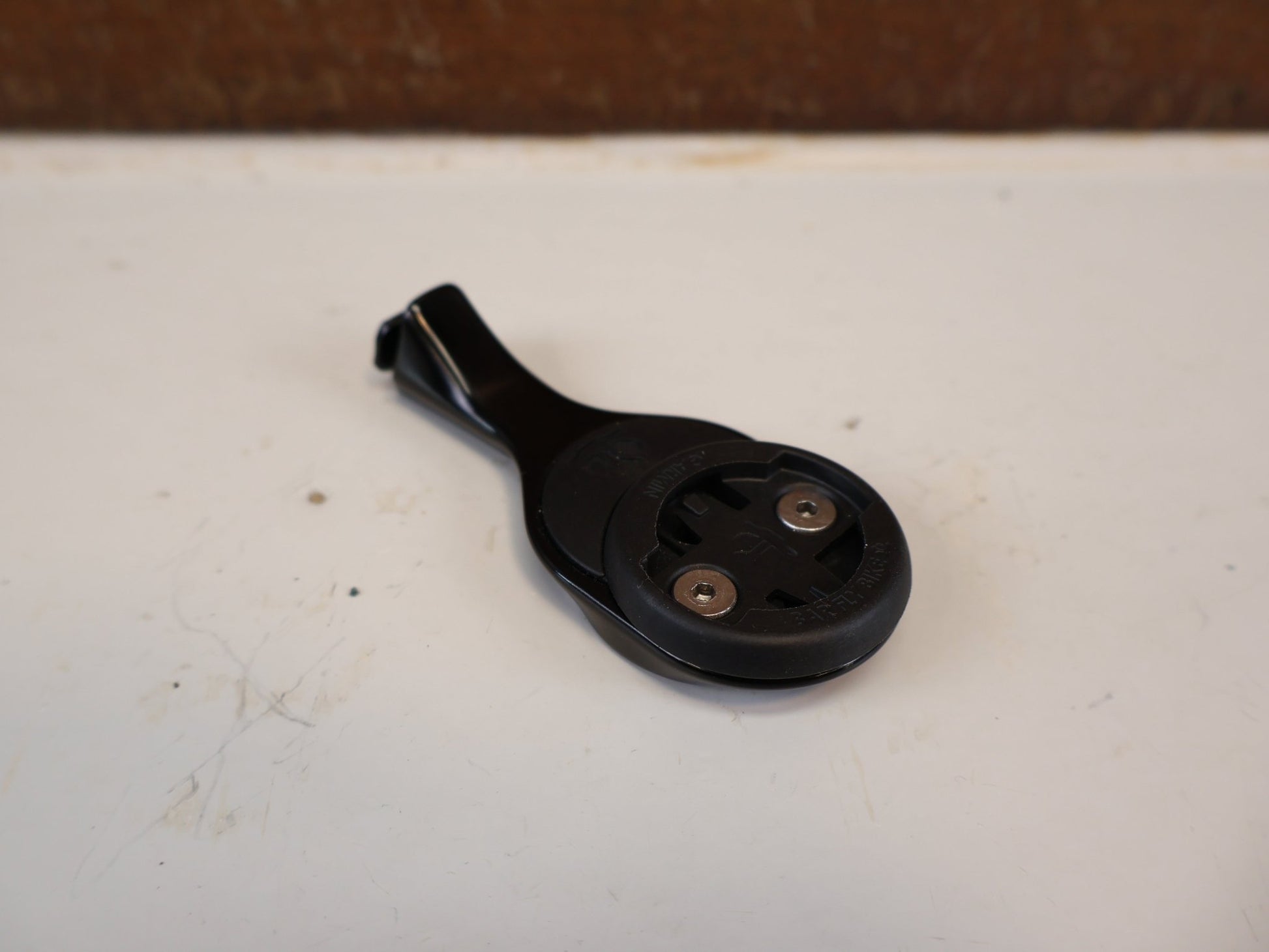 Computerhalterung von Specialized, SPECIALIZED COMPUTERMOUNT / GARMIN KOMPATIBEL / INTEGRATED DESIGN / 35G vor USEDBIKES-OB.DE Hintergrund