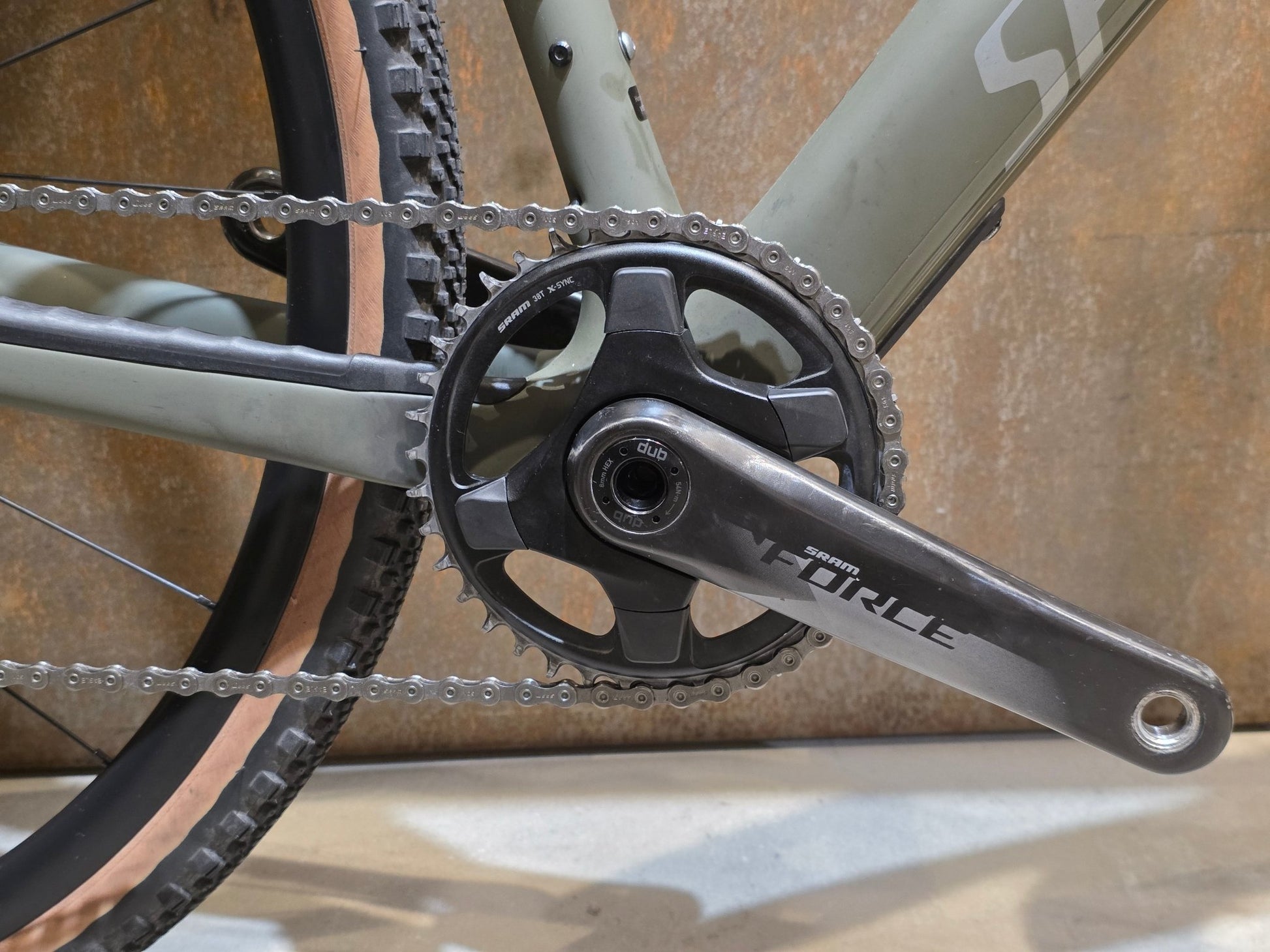 Gravel/Cyclocross von Specialized, SPECIALIZED DIVERGE CARBON CUSTOM / SRAM FORCE / X01 AXS / 52CM vor USEDBIKES - OB.DE Hintergrund