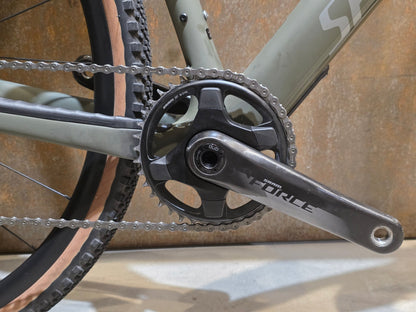 Gravel/Cyclocross von Specialized, SPECIALIZED DIVERGE CARBON CUSTOM / SRAM FORCE / X01 AXS / 52CM vor USEDBIKES - OB.DE Hintergrund