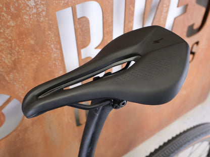 Gravel/Cyclocross von Specialized, SPECIALIZED DIVERGE EXPERT CARBON – GLOSS ARCTIC BLUE / SAND SPECKLE / TERRA COTTA / 61CM vor USEDBIKES - OB.DE Hintergrund